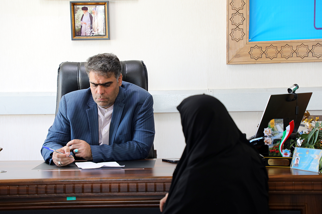 ملاقات عمومی مدیرکل کمیته امداد استان چهارمحال و بختیاری با مراجعه‌کنندگان 1403/06/19