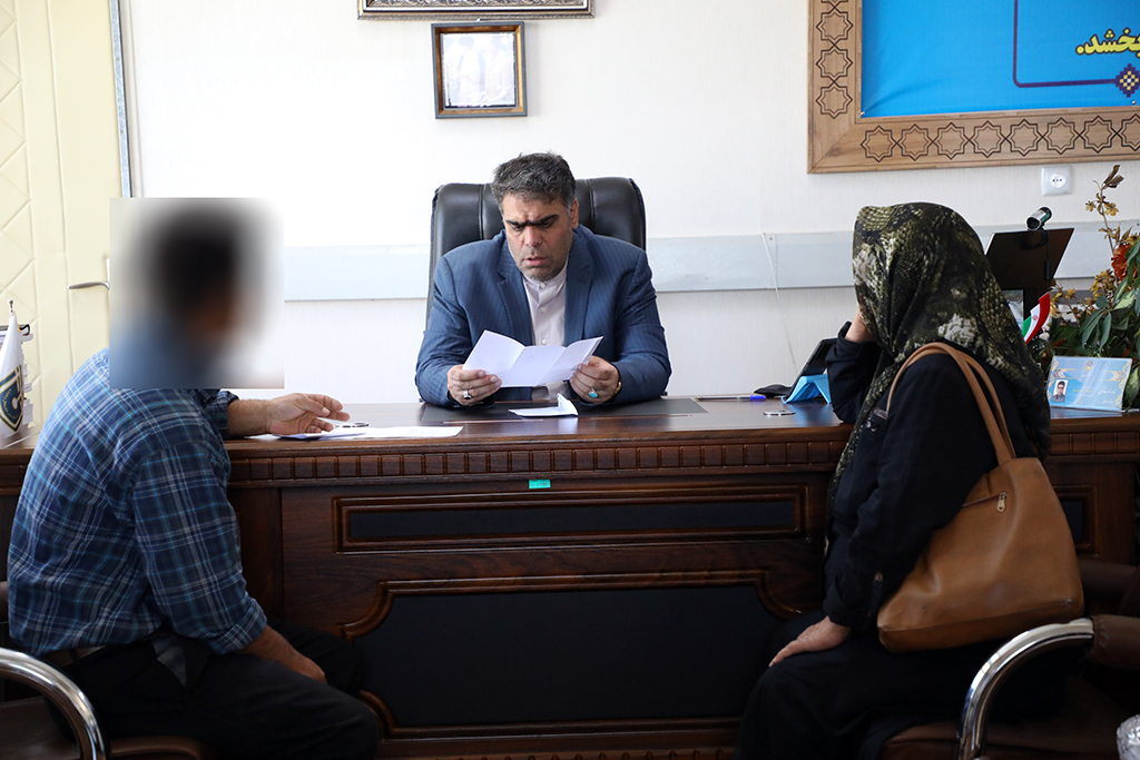 ملاقات عمومی مدیرکل کمیته امداد استان چهارمحال و بختیاری با مراجعه‌کنندگان 1403/06/19